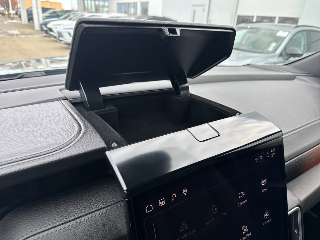 2025 GMC Yukon Denali - Photo 32