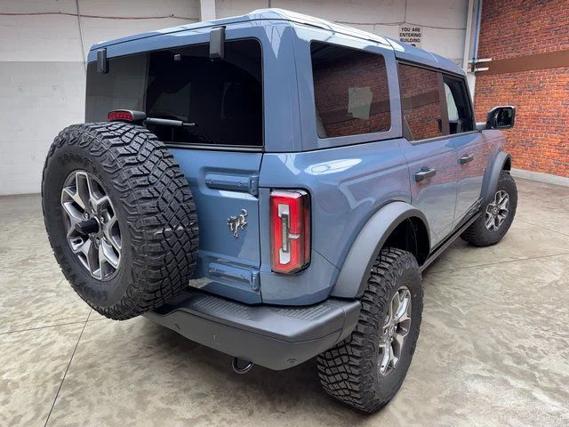 New 2025 Azure Gray Metallic Tri-Coat Ford Badlands® image 5