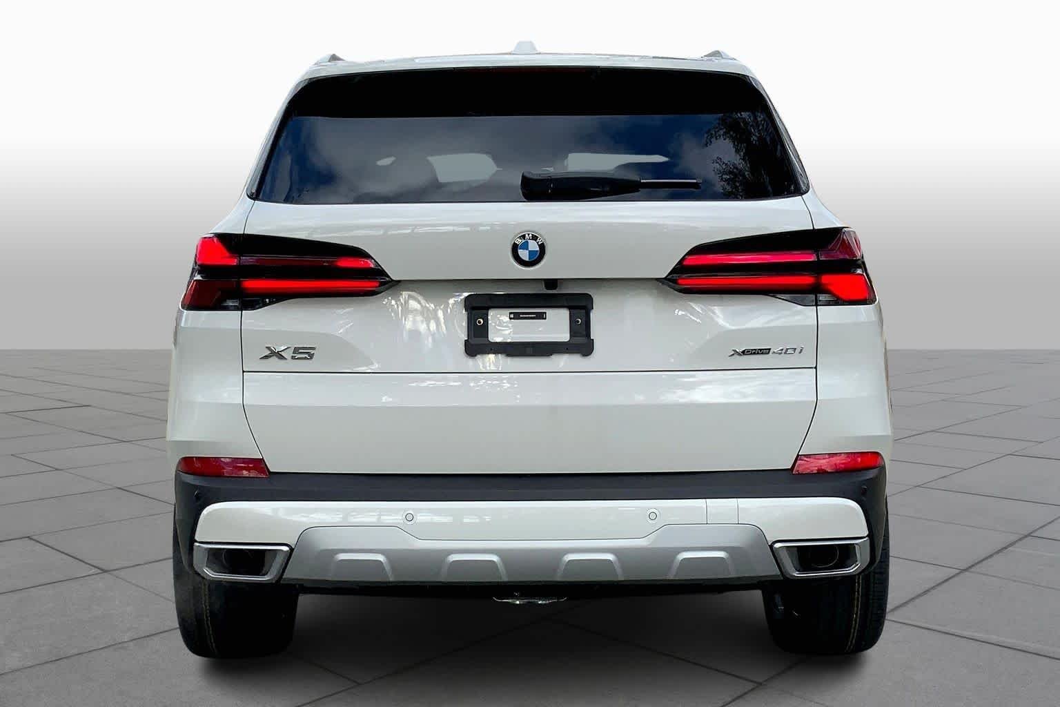 Used 2026 Alpine White BMW xDrive40i image 4