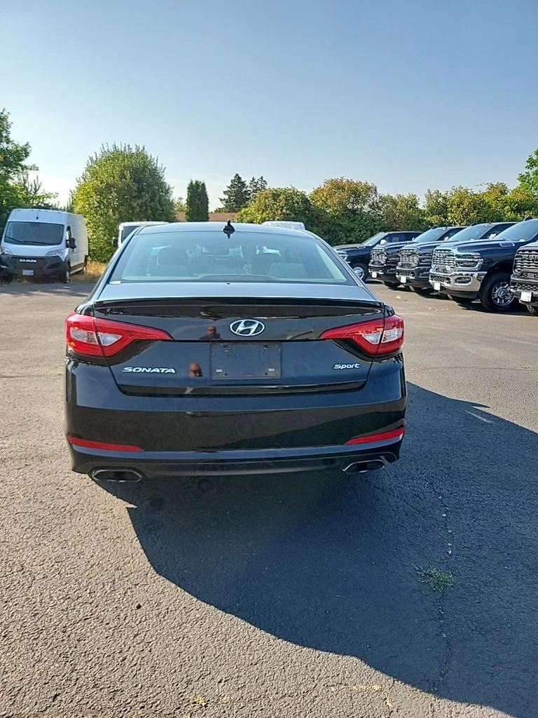Used 2015 Phantom Black Hyundai Sport image 4