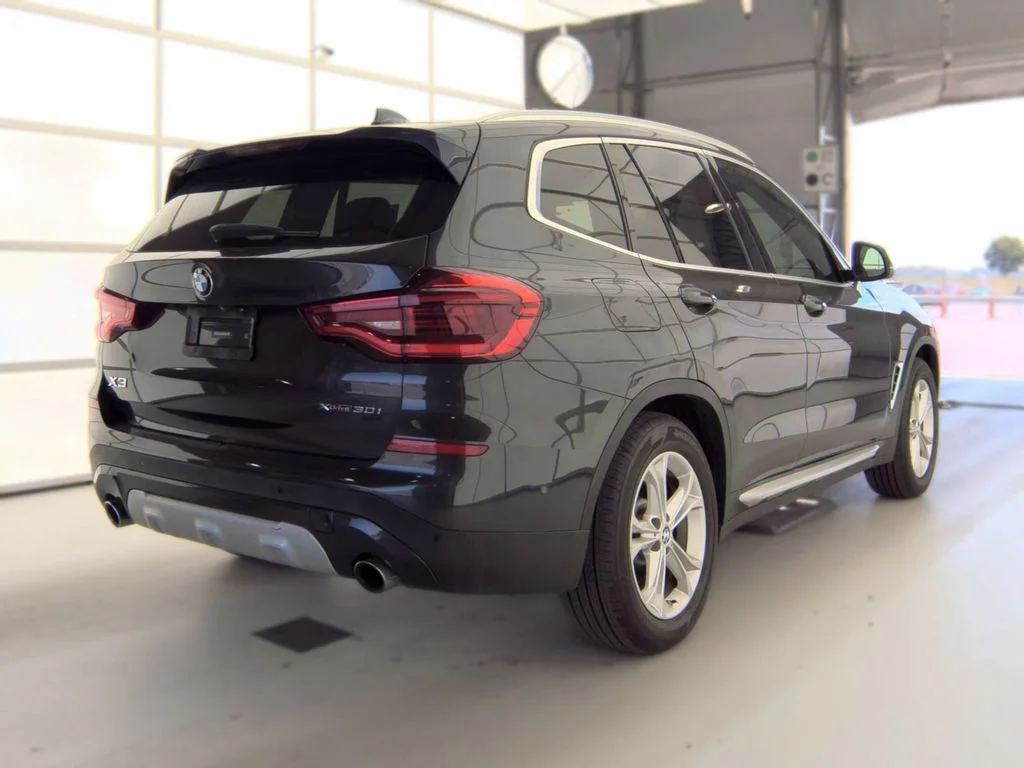 Used 2021 Gray BMW xDrive30i image 9