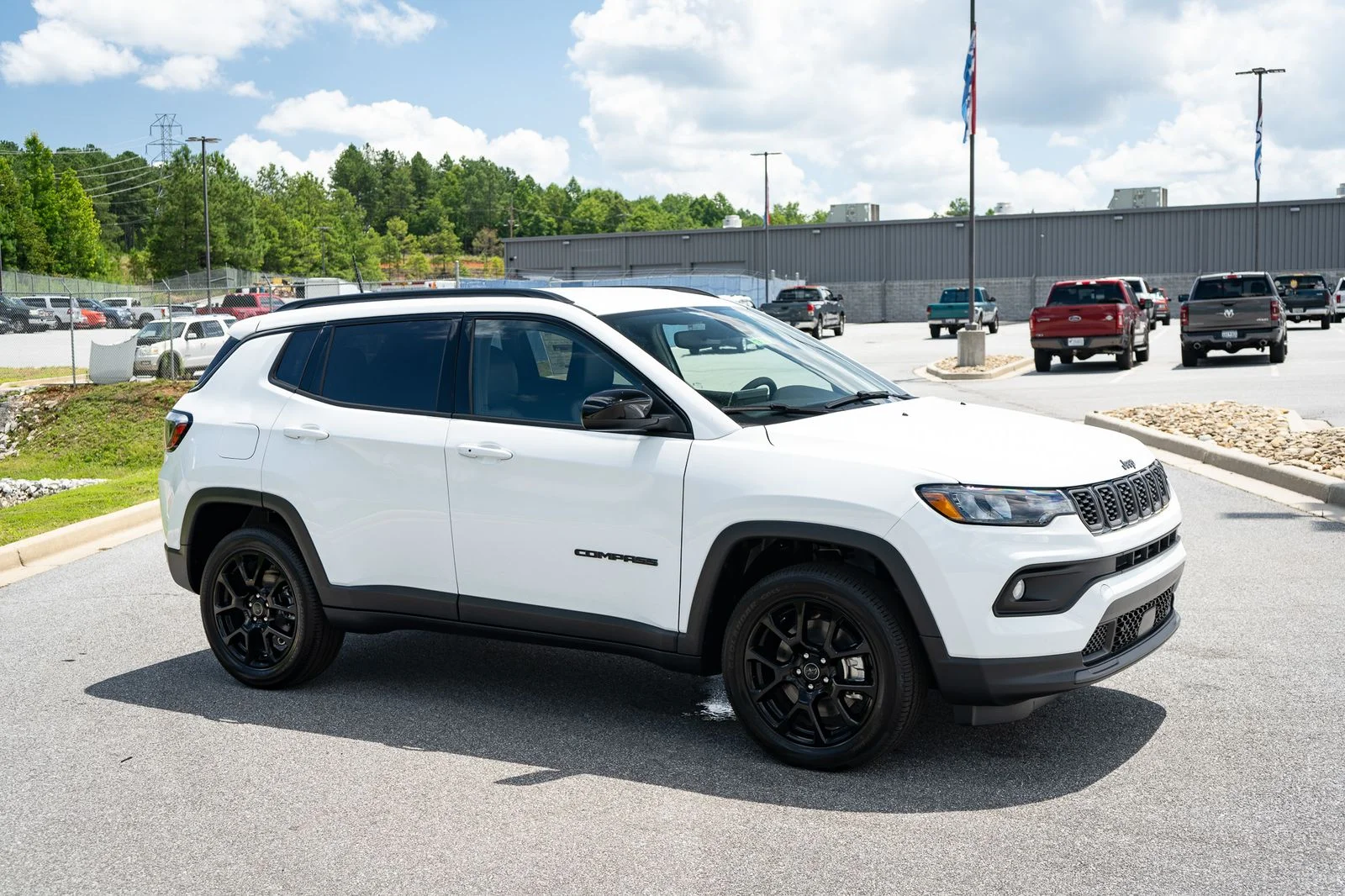 New 2026 Bright White Clearcoat Jeep Latitude image 12