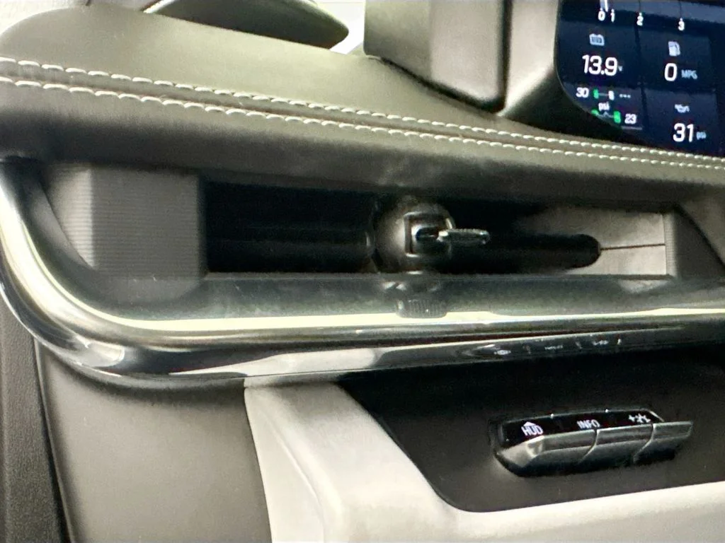 Used 2020 Silver Chevrolet Stingray image 26