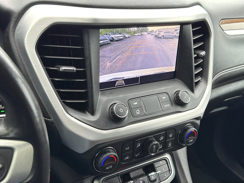 Used 2020 White GMC SLE image 15