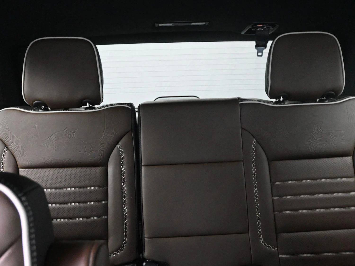 Used 2025 White Frost Tricoat GMC Denali Ultimate image 18