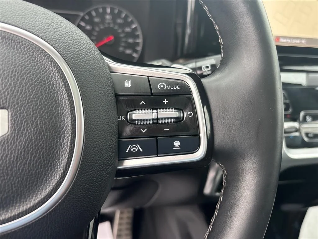 Used 2022 Black Kia X-Line EX image 29