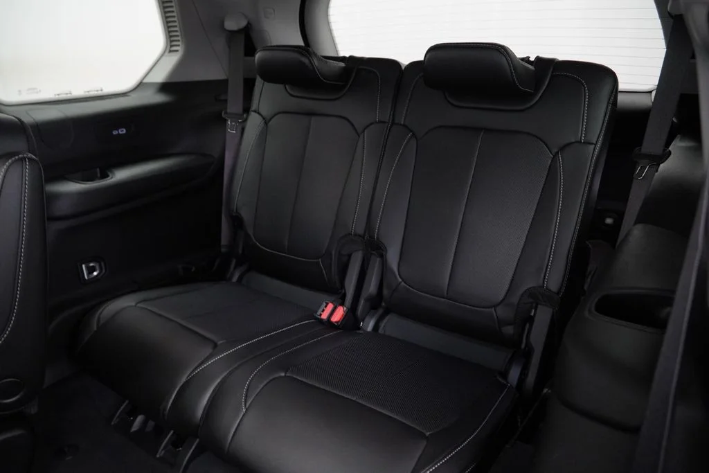 Used 2023 Black Jeep Limited image 21
