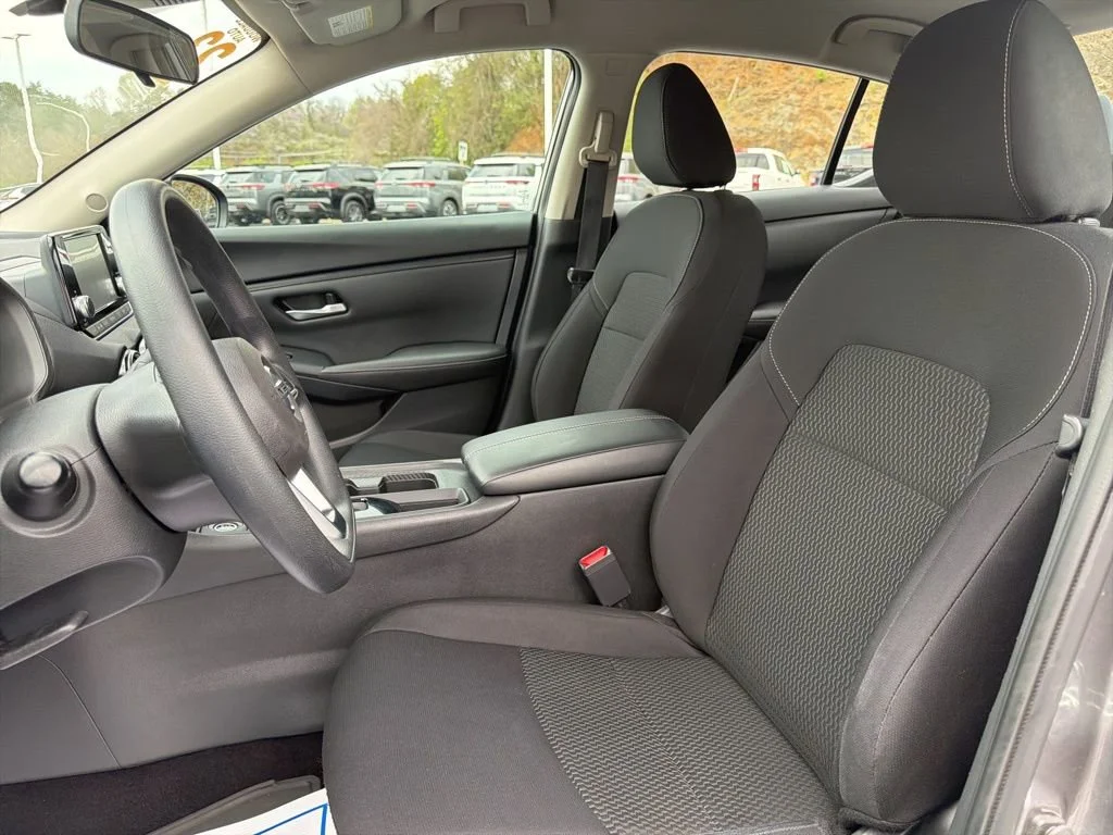 Used 2023 Gray Nissan S image 9
