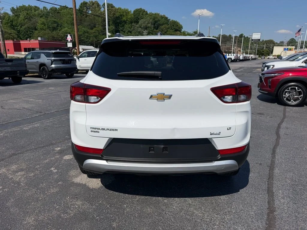 Used 2025 Summit White Chevrolet LT image 6