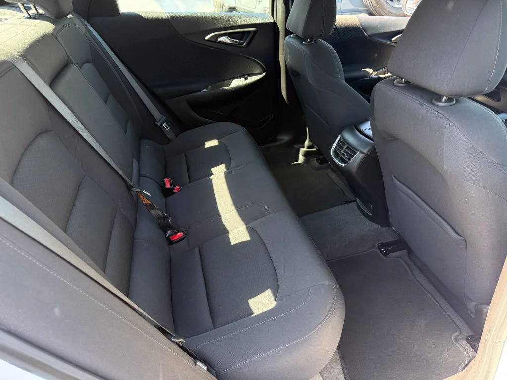 Used 2024 Summit White Chevrolet 1LT image 17