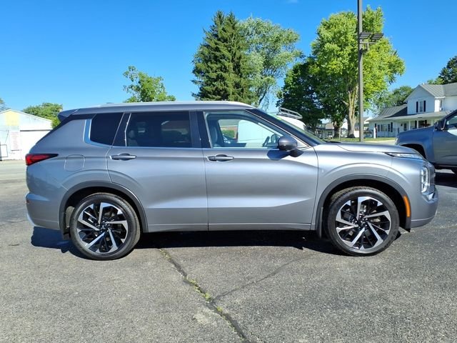 Used 2022  Mitsubishi SEL image 8