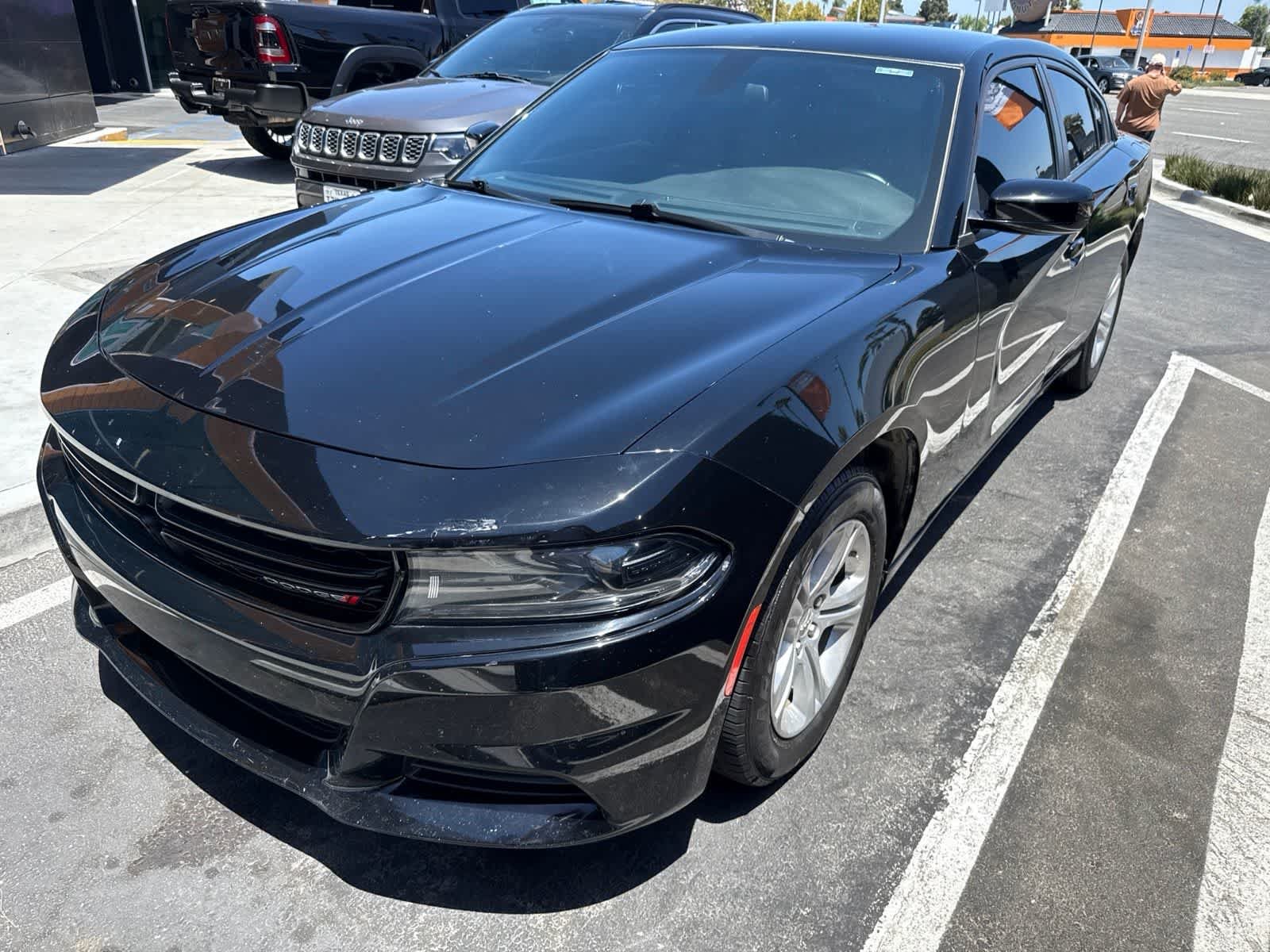 Used 2022 Pitch Black Clearcoat Dodge SXT image 1