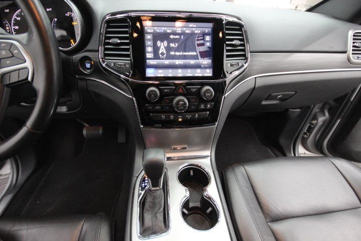Used 2020 Silver Jeep Limited image 21