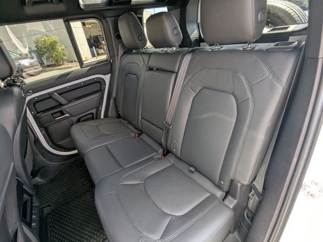 Used 2025  Land Rover X-Dynamic SE image 13