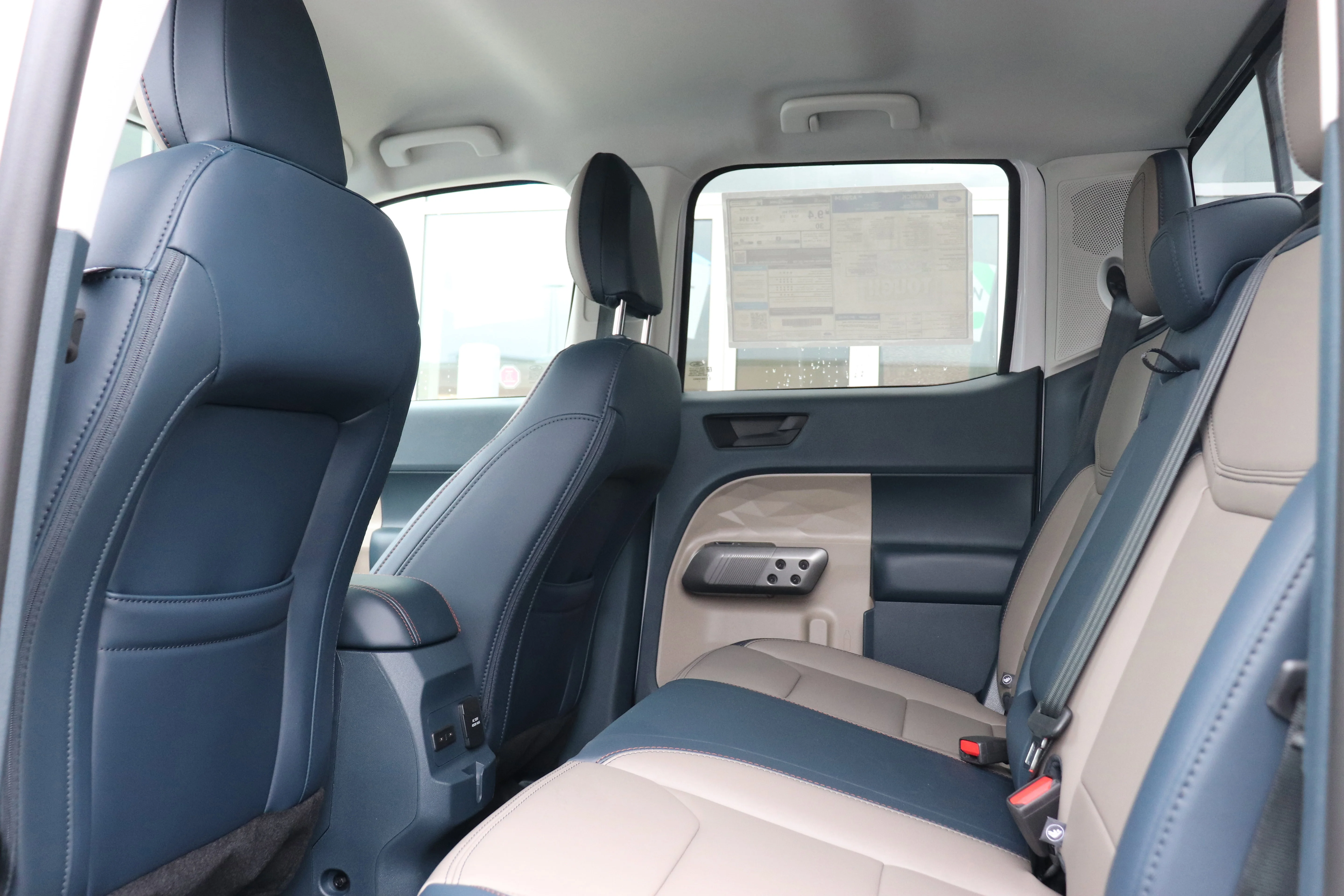 New 2025 OXFORD WHITE Ford LARIAT image 7
