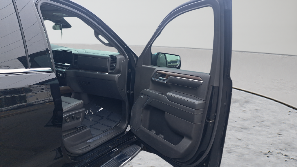 Used 2024 Onyx Black GMC SLT image 15