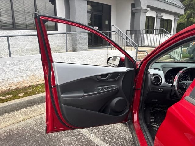 Used 2019 Red Hyundai SE image 6