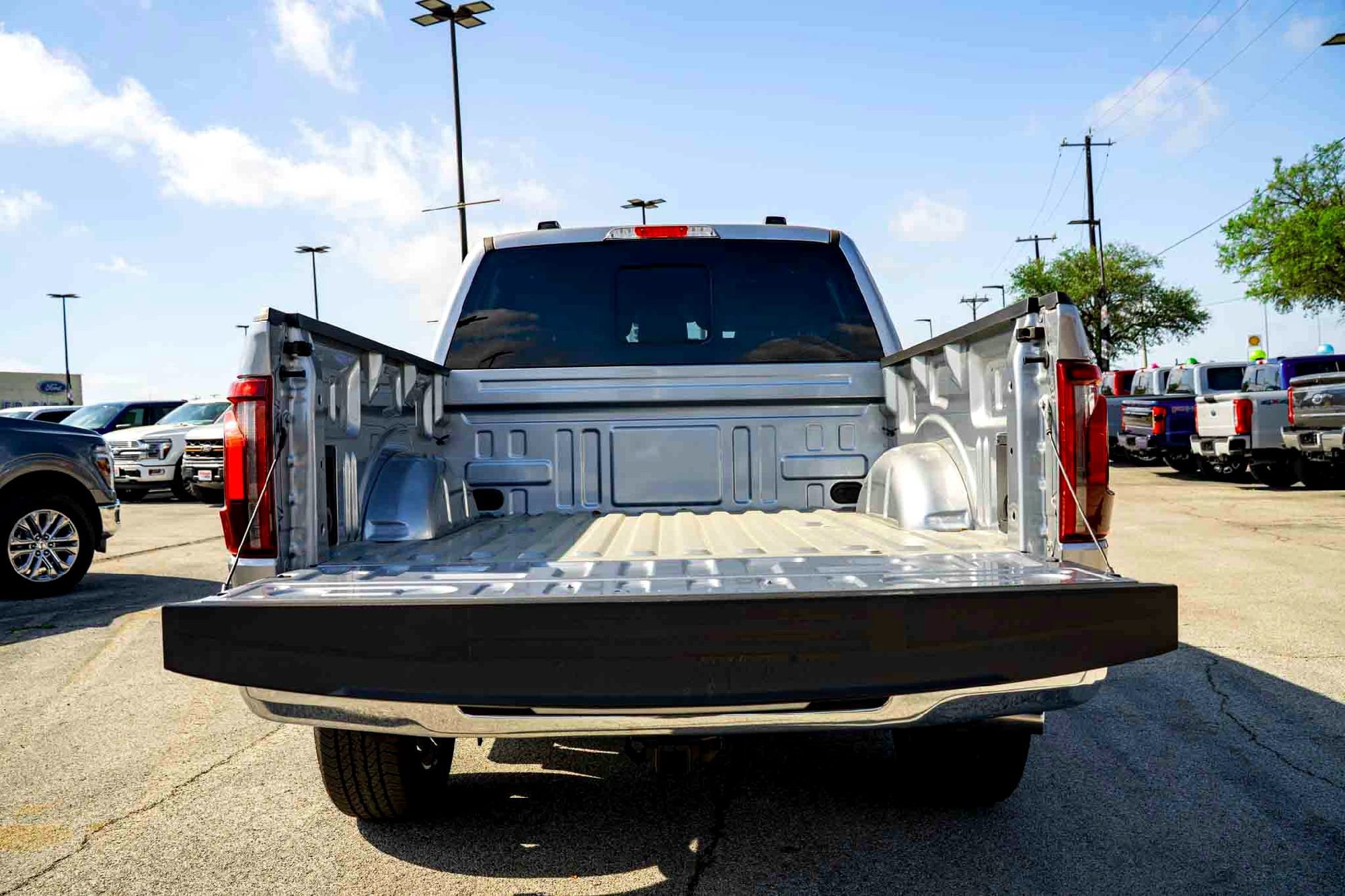 New 2025 Iconic Silver Metallic Ford LARIAT image 6