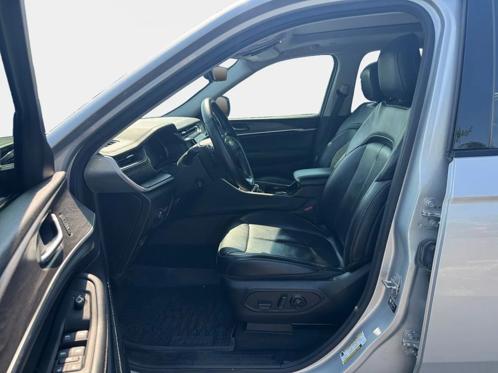 Used 2021 Silver Zynith Jeep Limited image 12