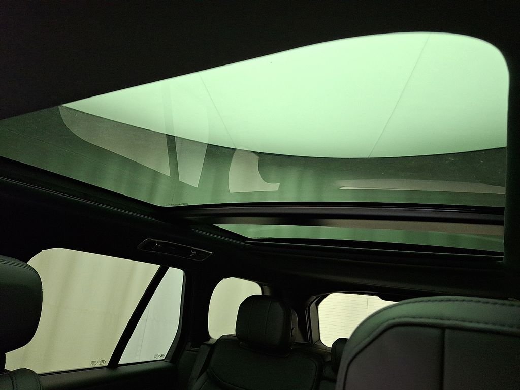 New 2026 Carpathian Grey Land Rover SE image 11