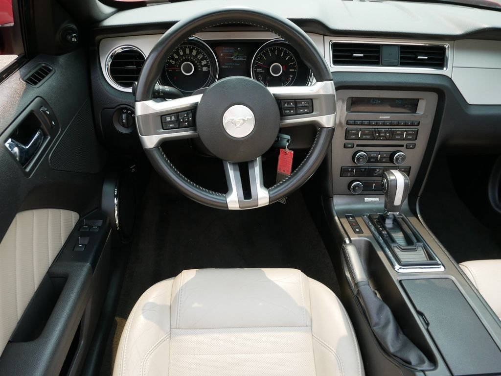 Used 2014 Red Ford V6 Premium image 16