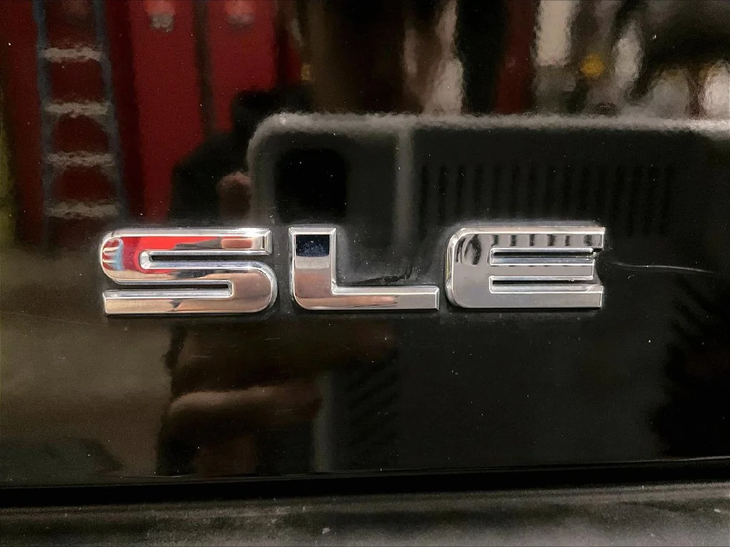 Used 2013 Black GMC SLE image 11