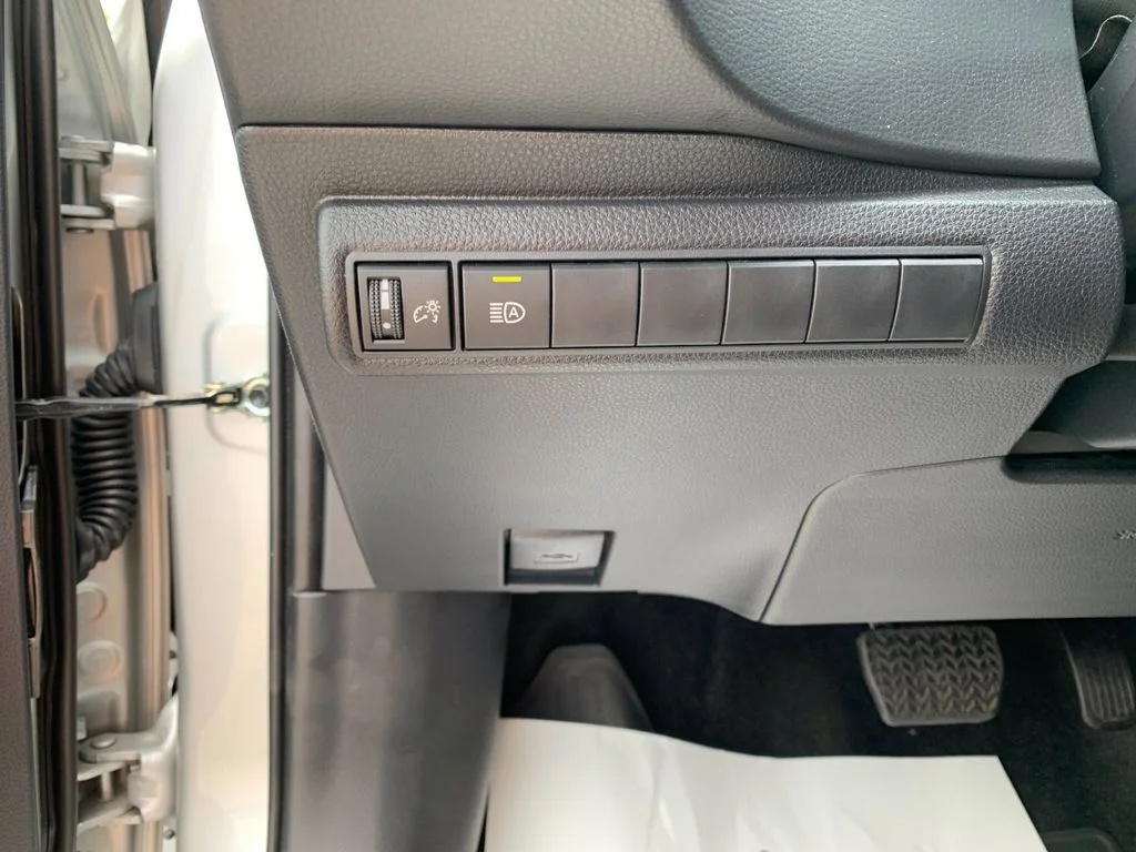 Used 2025 Silver Toyota Nightshade image 31
