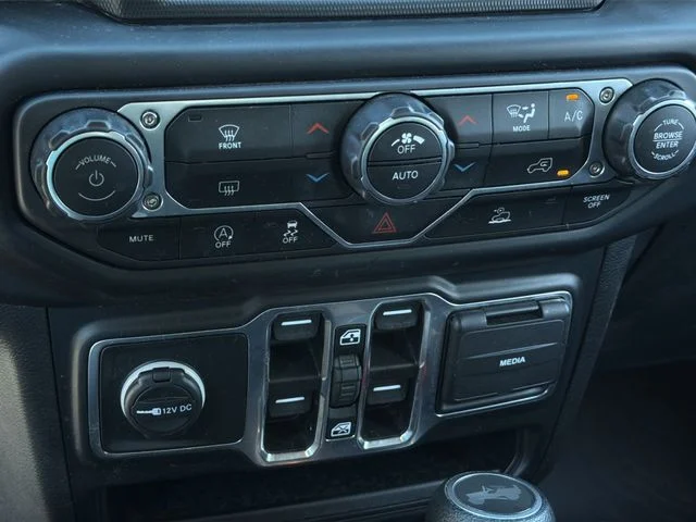 Used 2023 Silver Jeep Sport S image 26