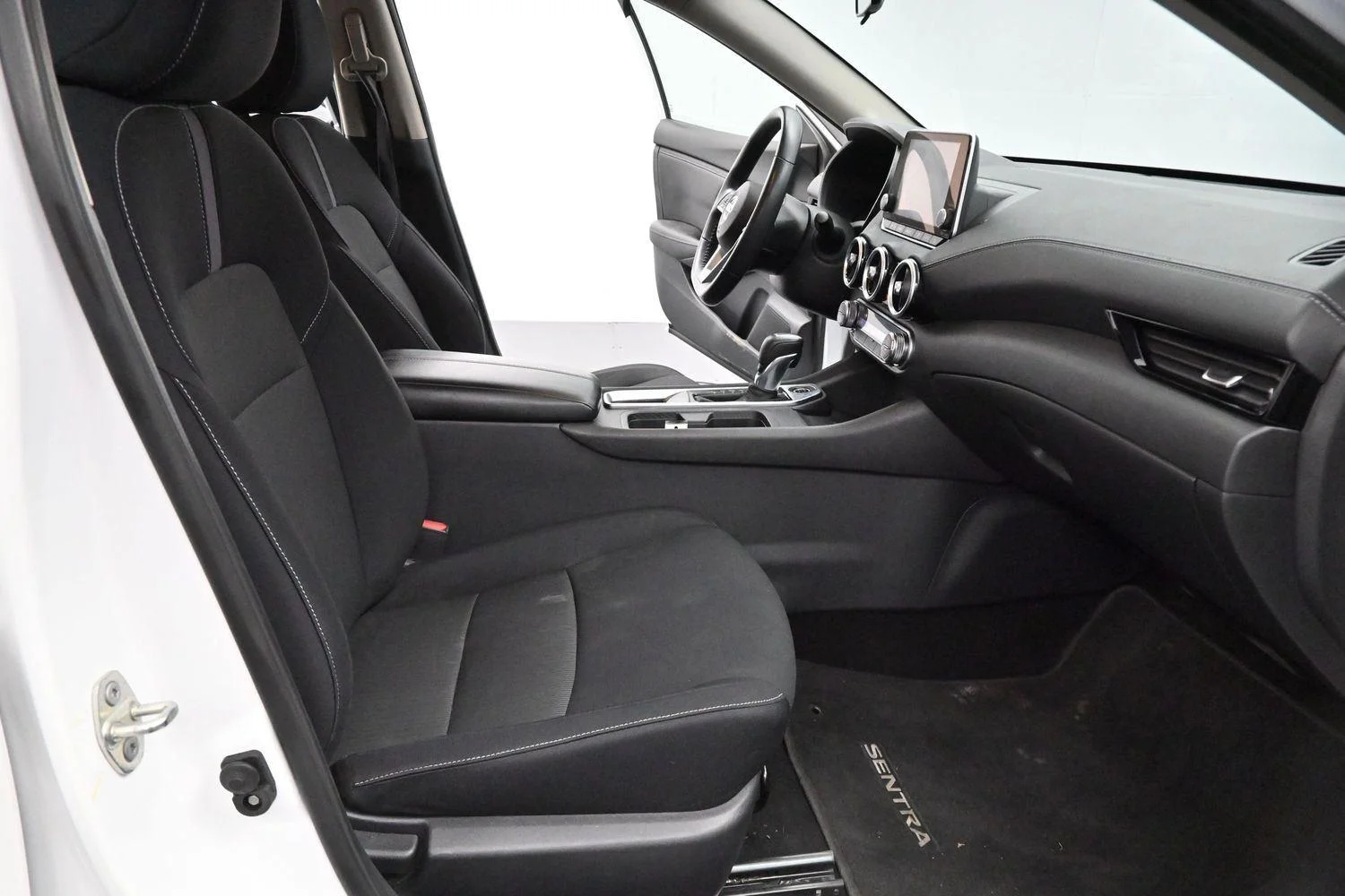 Used 2021 Aspen White Tricoat Nissan SV image 24