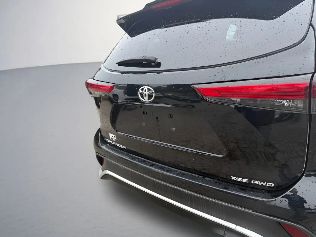 Used 2023  Toyota L image 36