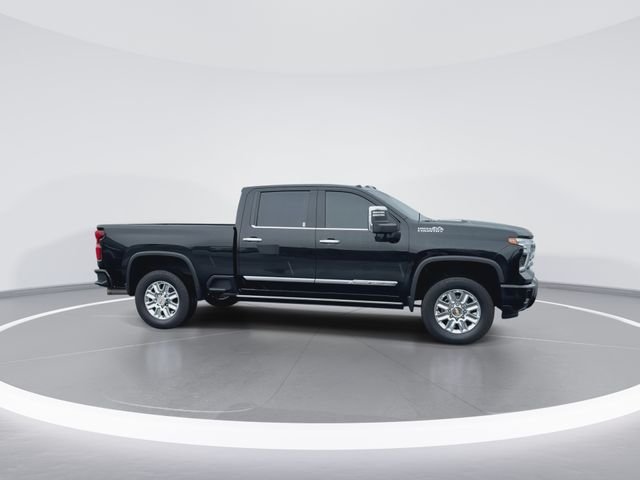 Used 2024 Black Chevrolet High Country image 9