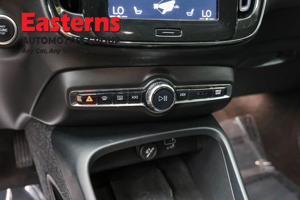 Used 2022 Black Volvo Momentum image 19