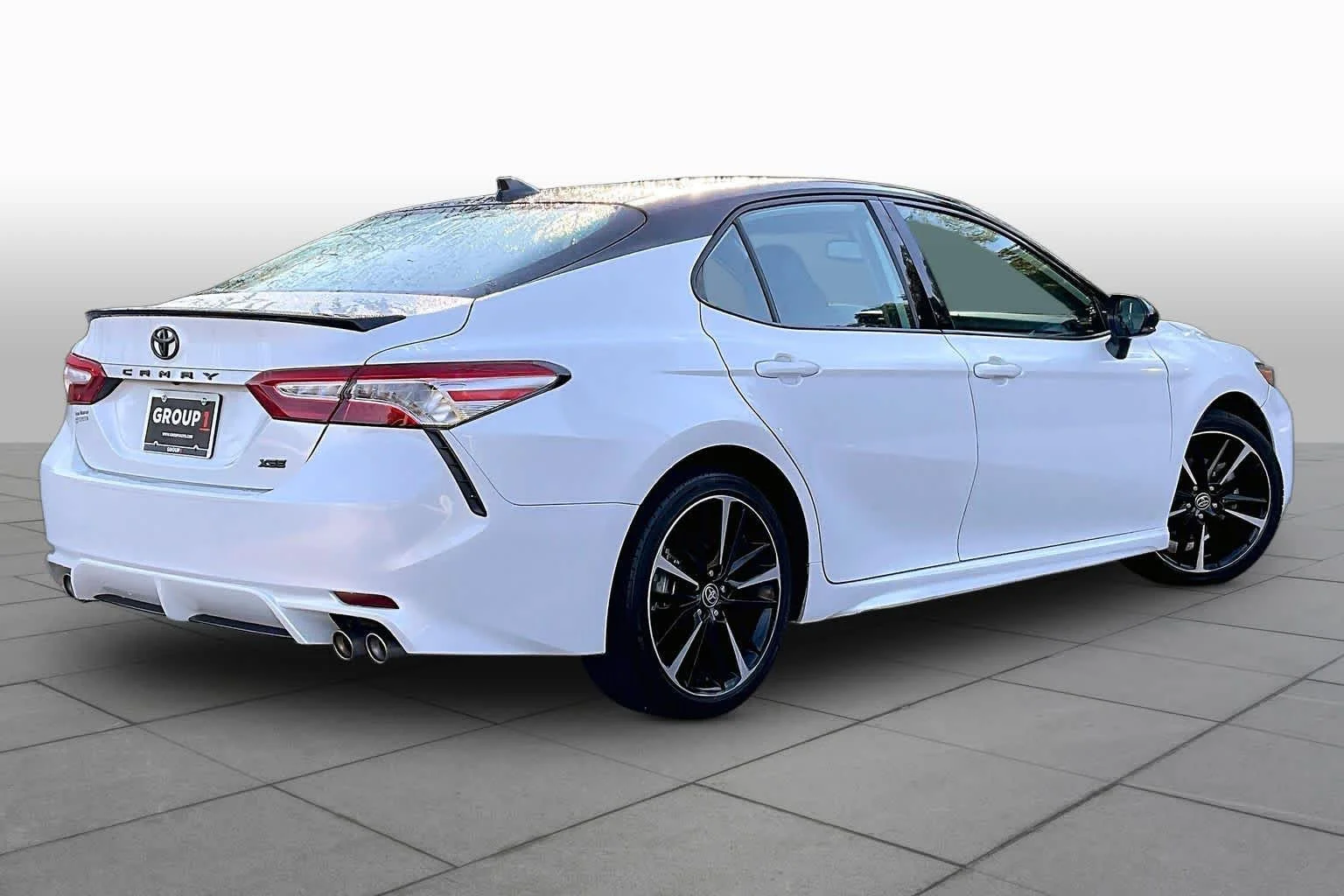Used 2020 Wind Chill Pearl/Midnight Black Metallic Toyota XSE image 13
