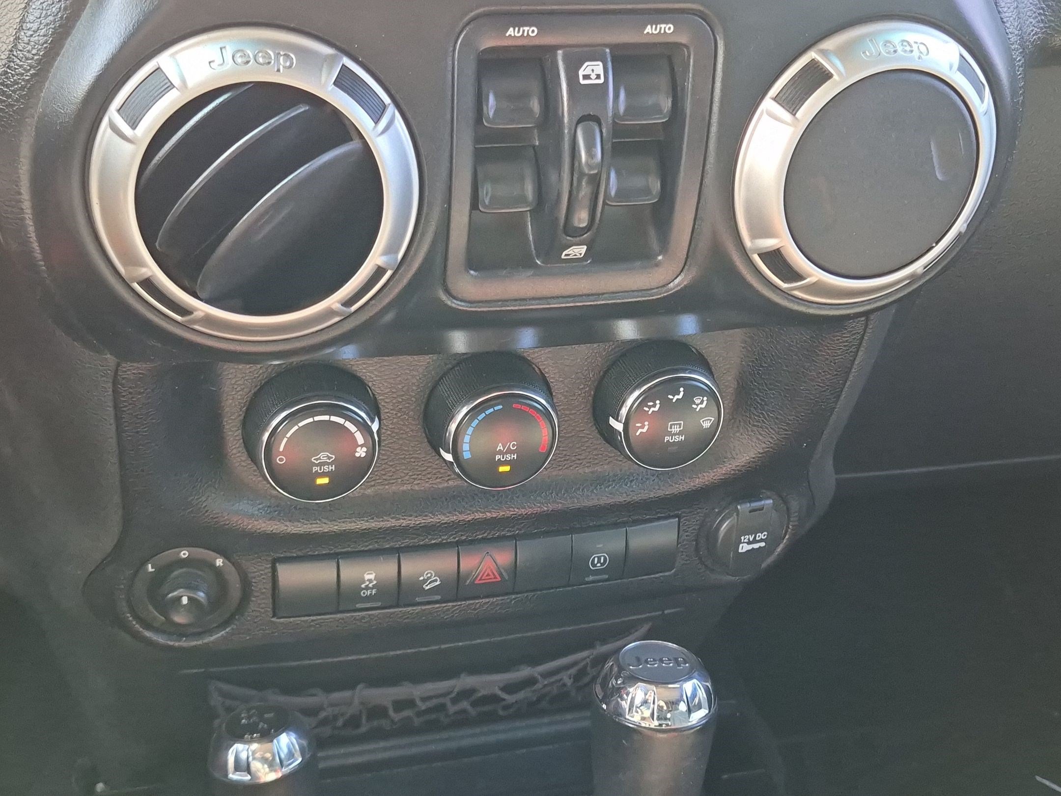 Used 2016 Bright White Clearcoat Jeep Rubicon image 23
