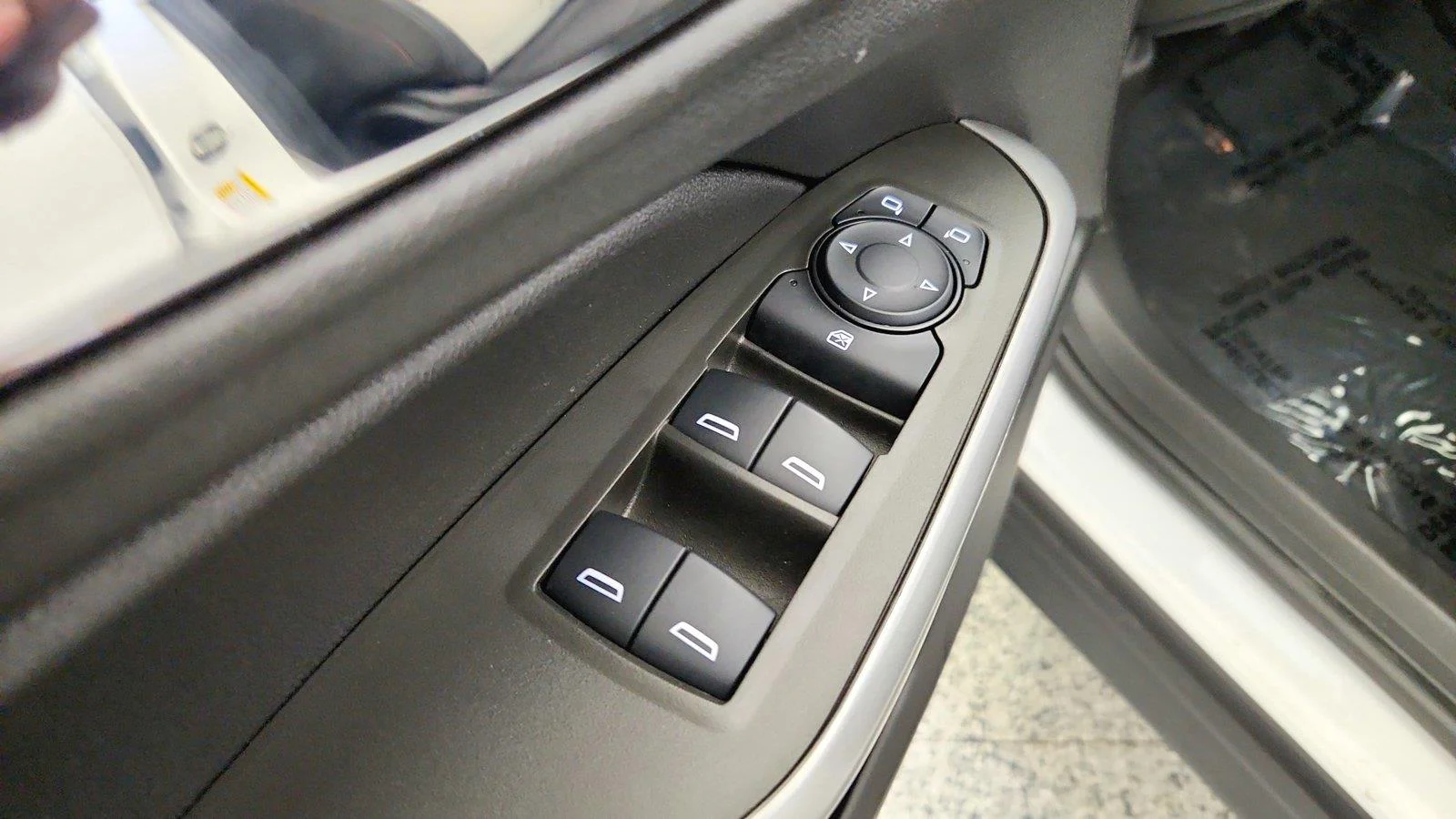 Used 2024 Summit White Chevrolet 1RS image 21