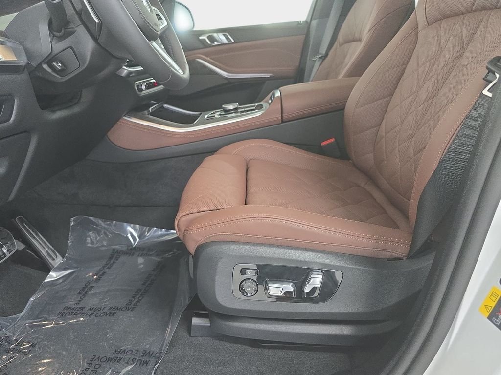 New 2026 Mineral White Metallic BMW xDrive50e image 15