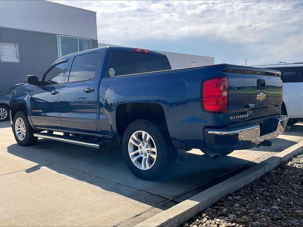 Used 2018 Blue Chevrolet LT image 3