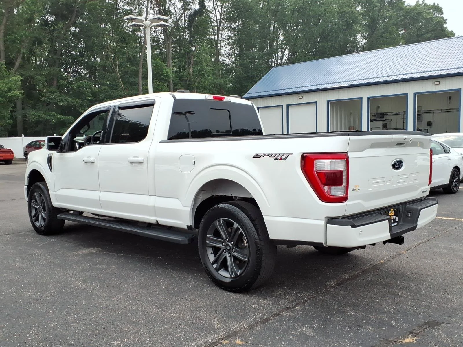 Used 2023 White Metallic Ford LARIAT image 10