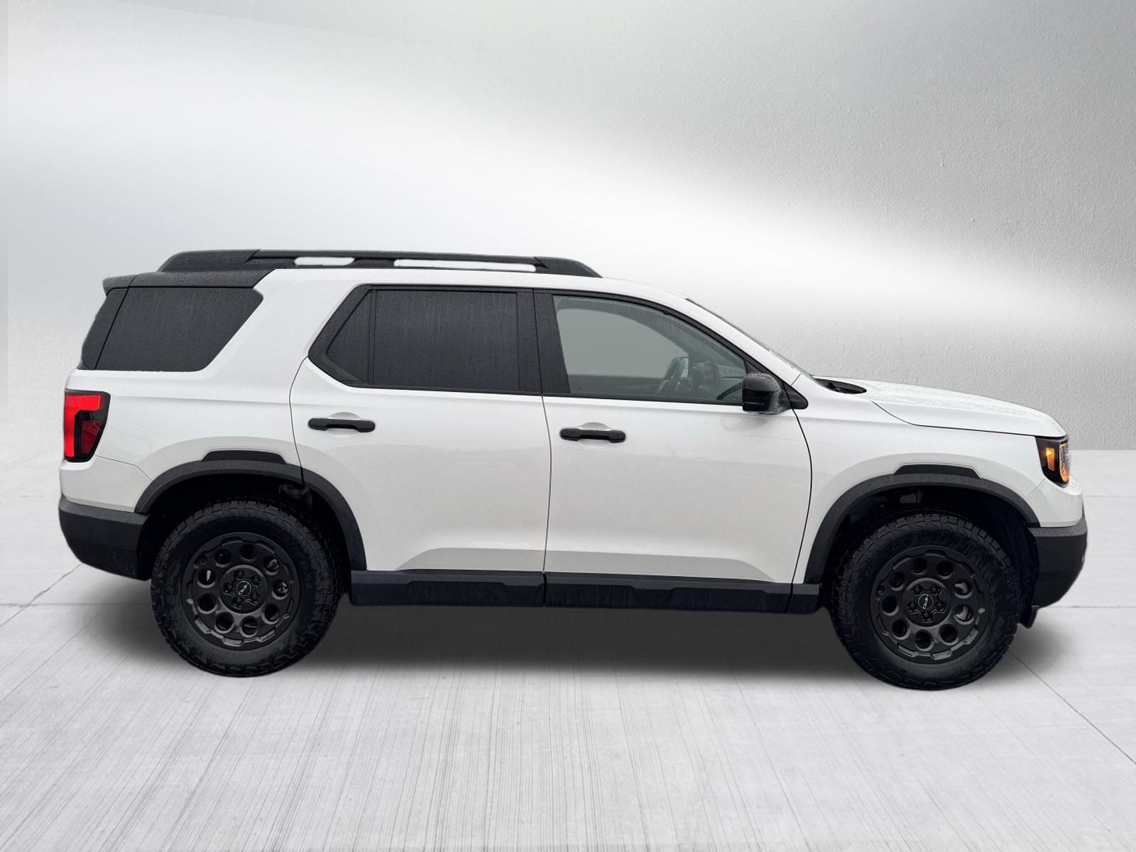 Certified Used 2026 Platinum White Pearl Honda TrailSport Elite Blackout image 8