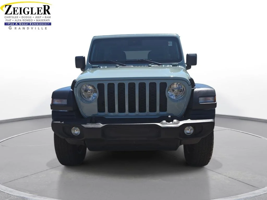 Used 2024 Gray Jeep Sport S image 2