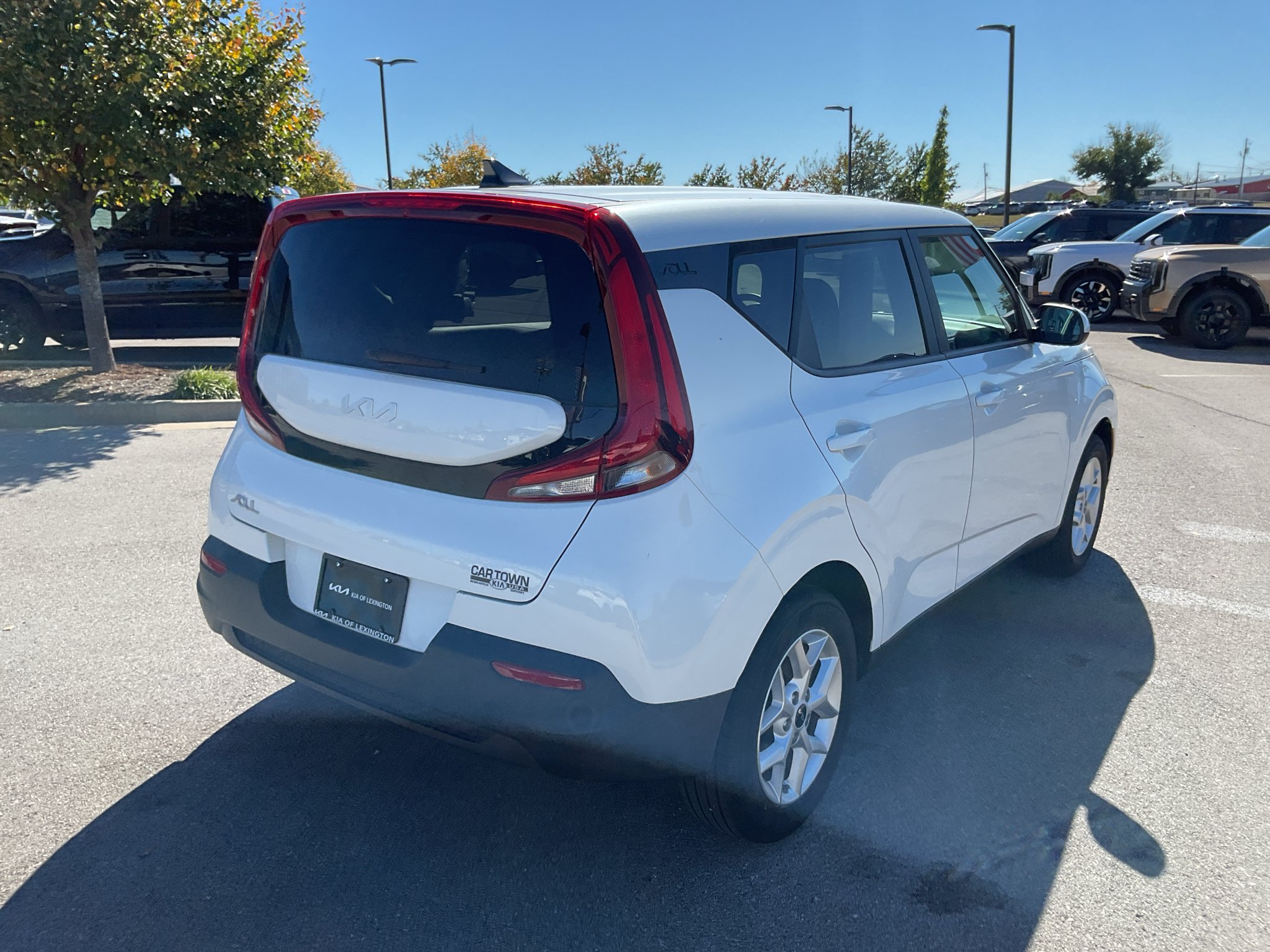Certified Used 2022 Snow White Pearl Kia LX image 15