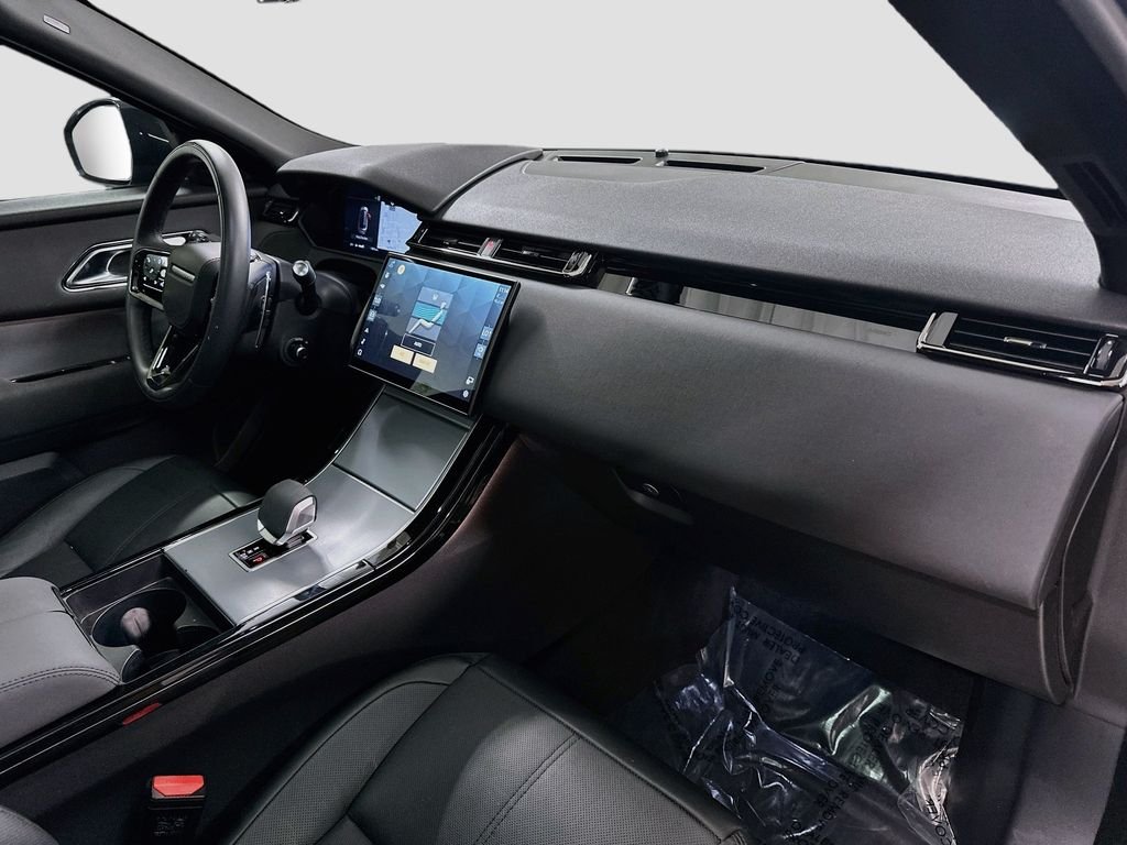 Used 2025  Land Rover S image 30