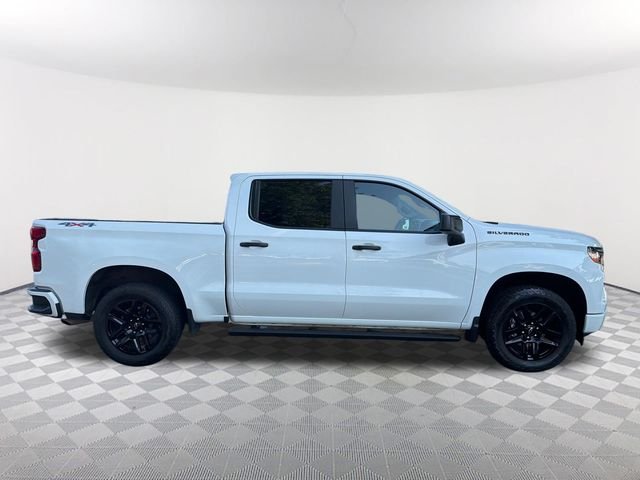 Used 2023 White Chevrolet Custom image 4
