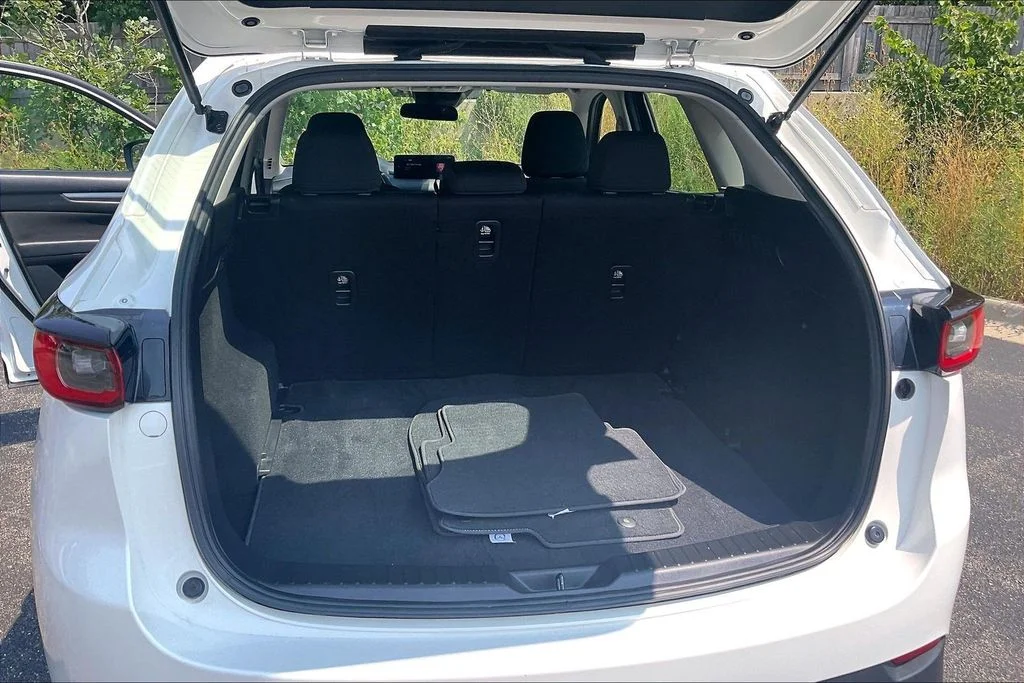 Used 2022 White Mazda 2.5 S image 27
