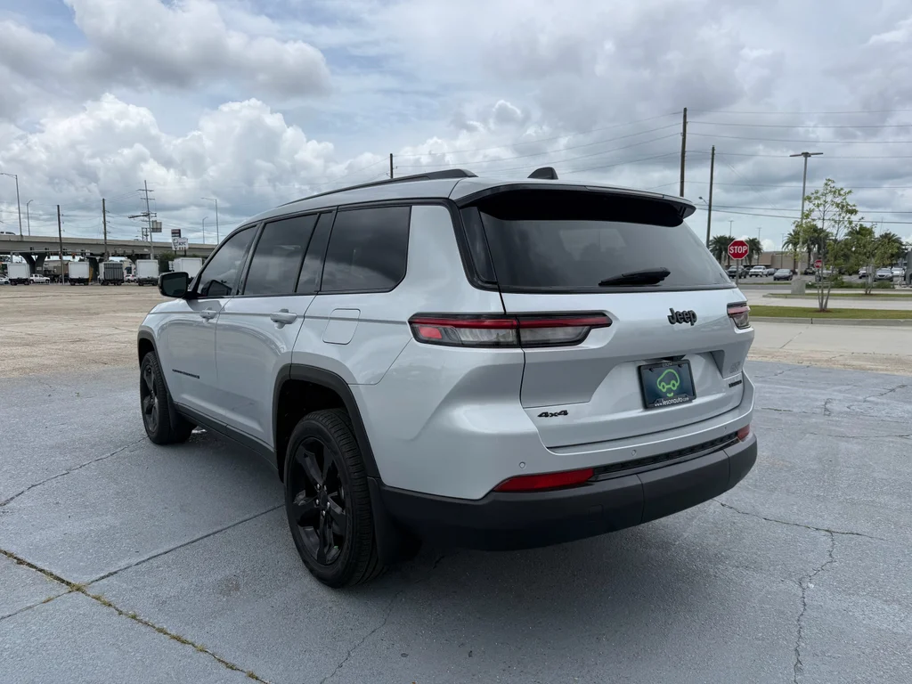Used 2025 SILVER ZYNITH Jeep Limited image 3