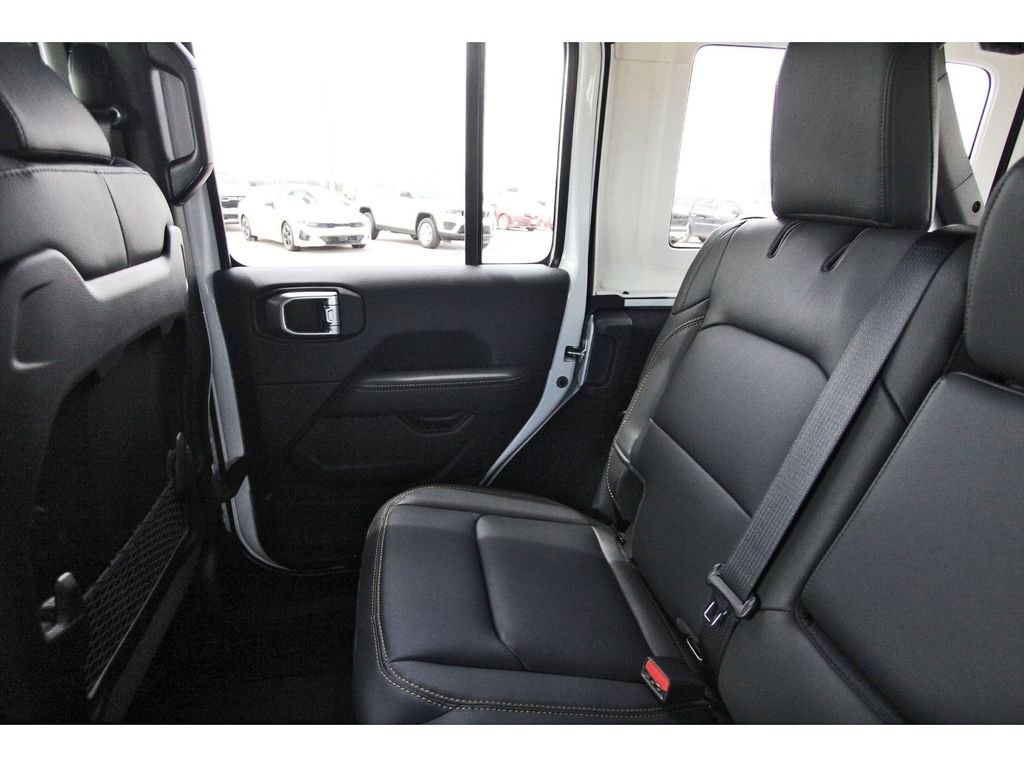 2025 Jeep Wrangler 4-Door Sahara - Photo 12