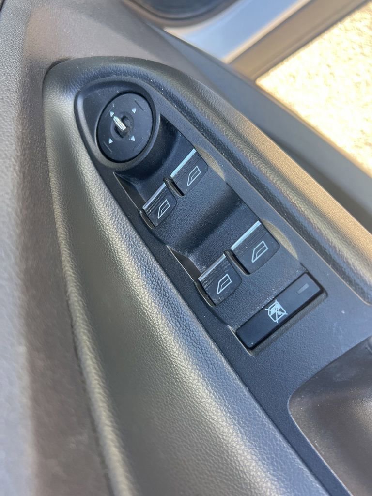 Used 2014  Ford Titanium image 21