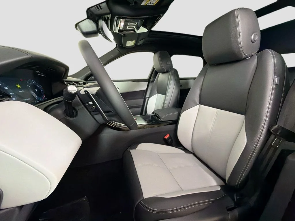 New 2026 Santorini Black Land Rover Belgravia Edition image 22
