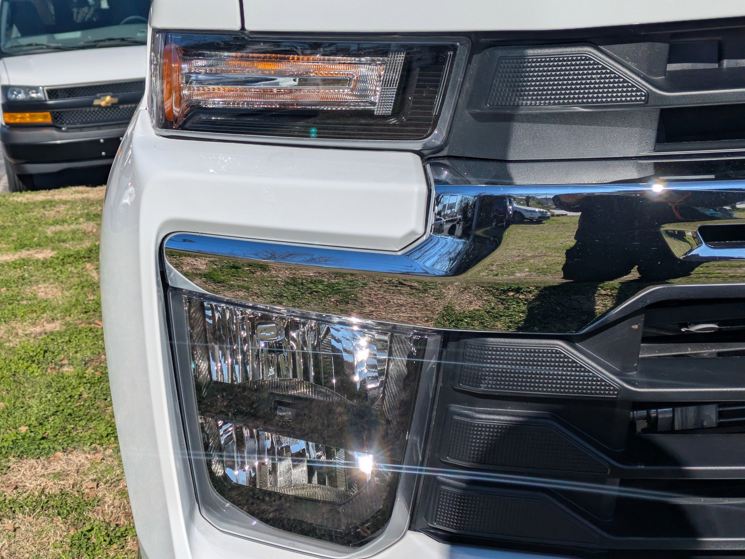Used 2025 Summit White Chevrolet LT image 10