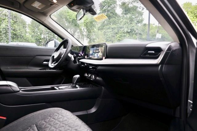 Used 2025 Gray Nissan SV image 36